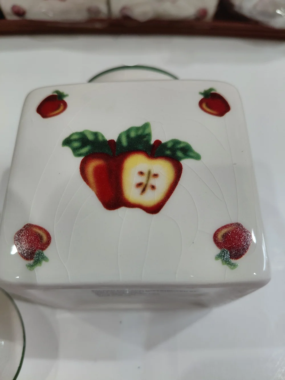 LTD Commodities LLC New Retro Apple Rack 5 Jars With Apple Rack & Deco Hangers